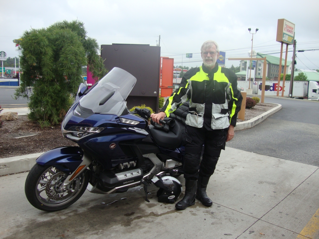 We left home at 8:38 AM with 340 miles on the 2018 Goldwing DCT Tour, and at 10:30 stopped for a snack at this pleasant Dunkin' Donuts in Breezewood PA. I missed the 76-70 split but the GPS got me back to I-70, through Irwin. Our first night was at the Comfort Inn near Columbus OH , 415 miles today. 