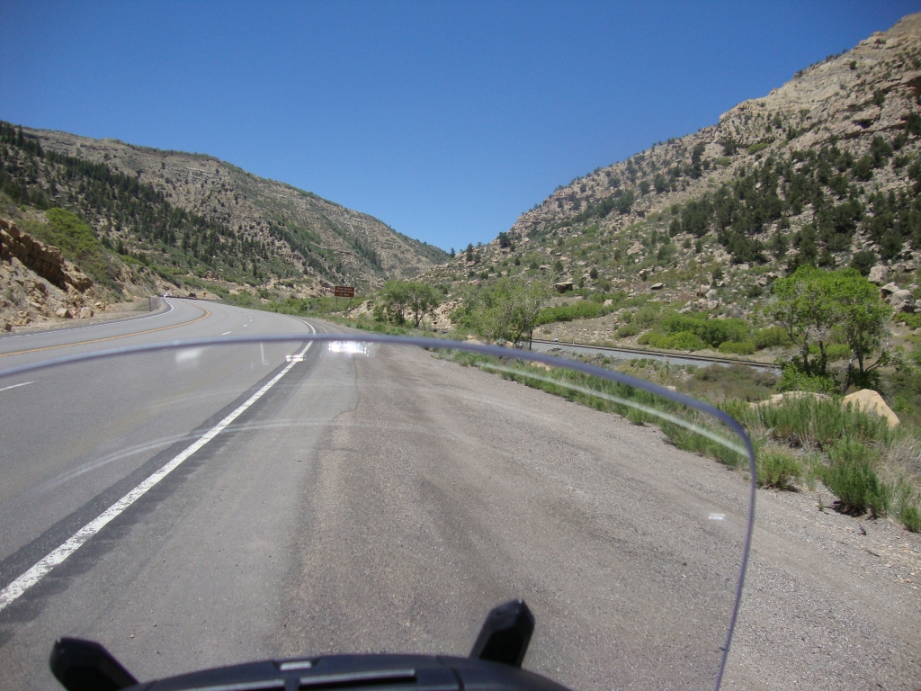 Later on Day 8, here is Route 6 (after 6 and 191 diverged) west toward Interstate 15 at Provo. Missing the exit for good motels, I continued a few miles to Orem and found its Comfort Inn.