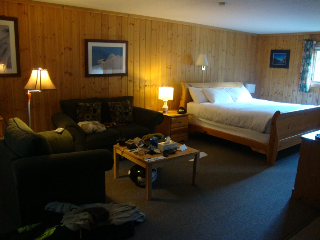 For my 13th night, I got an early-season  $180C rate for this Violet Chalet. Coffeemaker, but no TV, microwave, or internet. Despite my plea of last year, there's still no vegetarian entree at the restaurant. I bought an egg-salad sandwich.