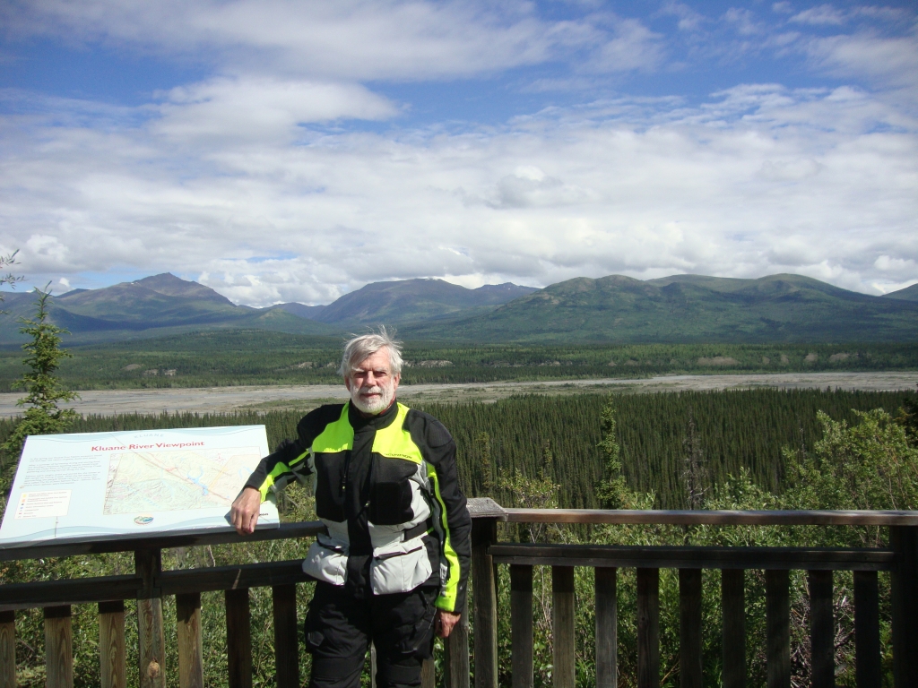 Day 2: Somewhere past this Kluane River Viewpoint the rough Yukon road set my rain pants and Helinox chair free... bye bye... After an ice-cream treat in Haines Junction, for my second night I again  camped at Pine Lake.