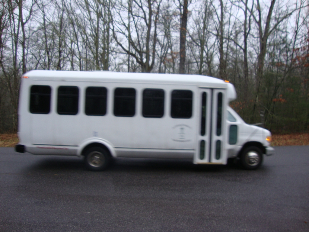 Ron's shuttle bus is pulling out --- what a wonderful service. I hope it garners him enough motel business to be worth the expense. Saturday, March 23, at 9:45 AM, Rock Gap.
