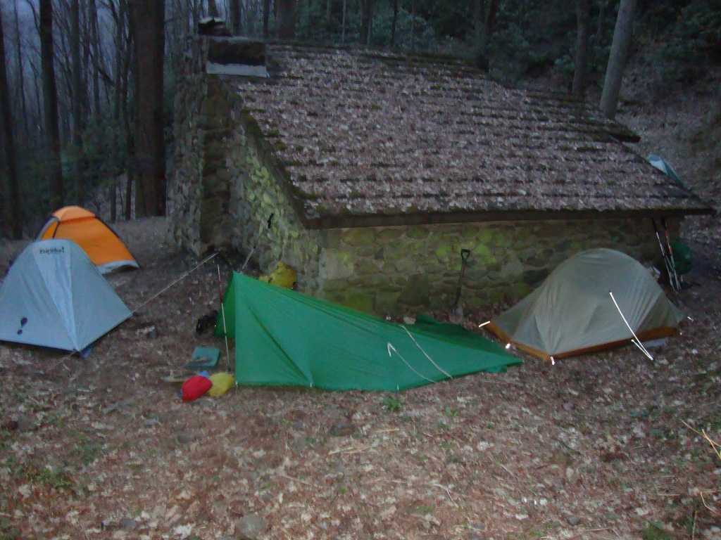 I arrived here at 6PM Wednesday April 10. Chicago's and Tracy's tents are at left, Dennis/Tumbleweed's to right.