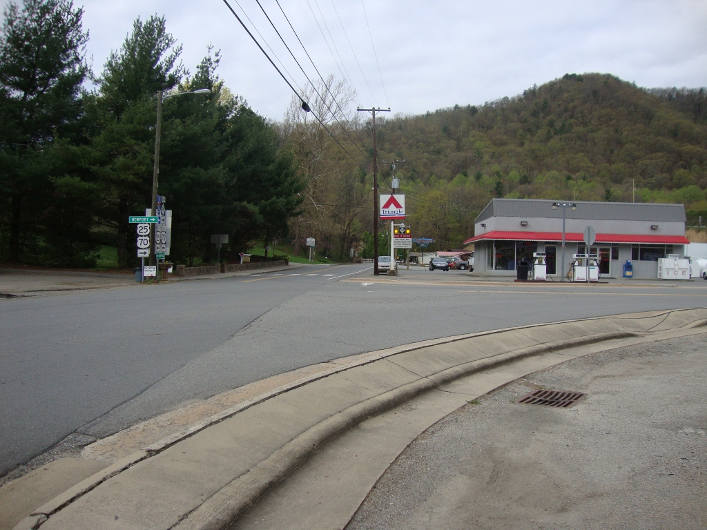 The diner, Dollar General, and the way I entered Hot Springs lie straight ahead; I don't know where the major road to the right goes. The town center is behind me.