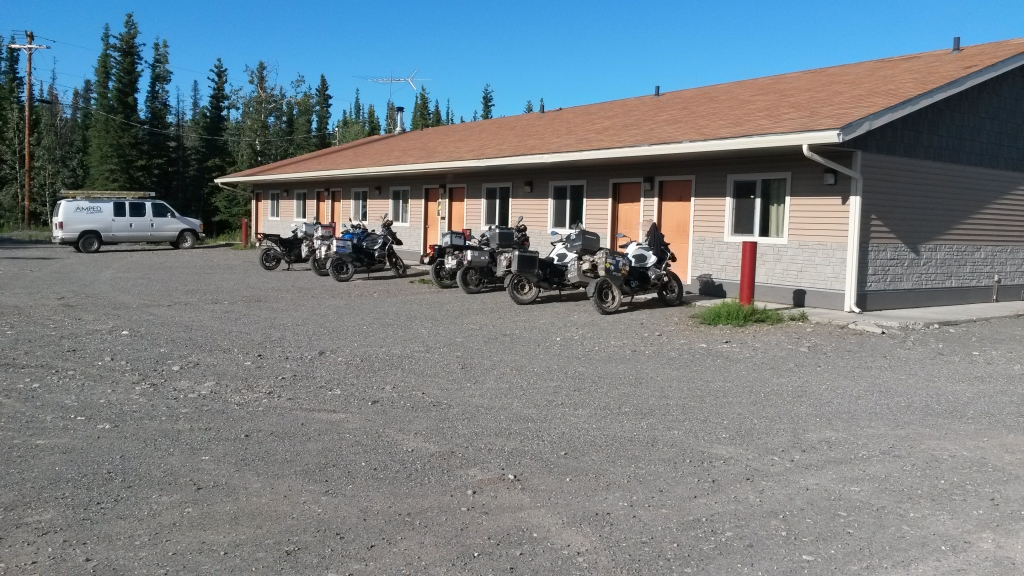 Night 1: Young's Motel, associated with Fast Eddy's Restaurant, is famous among bikers. States represented at this building are AZ, CA, GA, MT, NC ... and MD, my 700X at the far end.