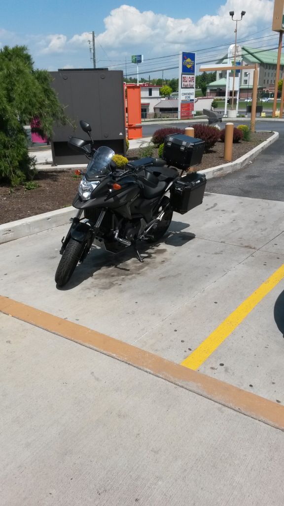 Lunch at Breezewood PA: Two hours later, a pleasant stop at our entry to the westbound Pennsylvania Turnpike, heading for Pittsburgh and I-79 north. The shortest route to AK was via Chicago, but I wanted a first 350-mile day to my brother's in Meadville PA.
