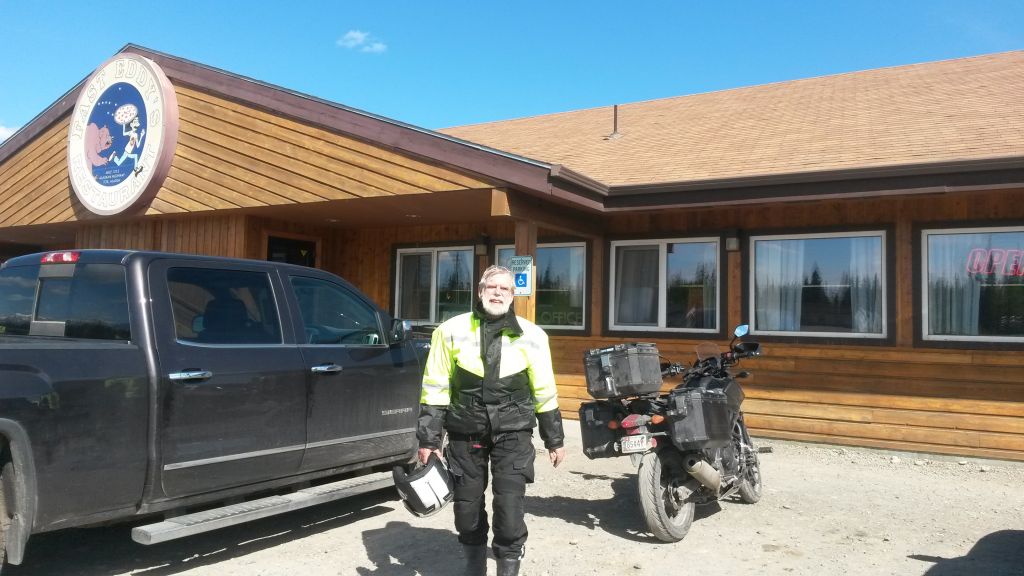 Night 15, the iconic Fast Eddy's: I arrived at Fast Eddy’s (and its Young's Motel) two hours earlier than the 1PM plan, having missed the Yukon switch to Pacific and the border change to Alaska time zones! Slow, relaxed lunch and afternoon.
