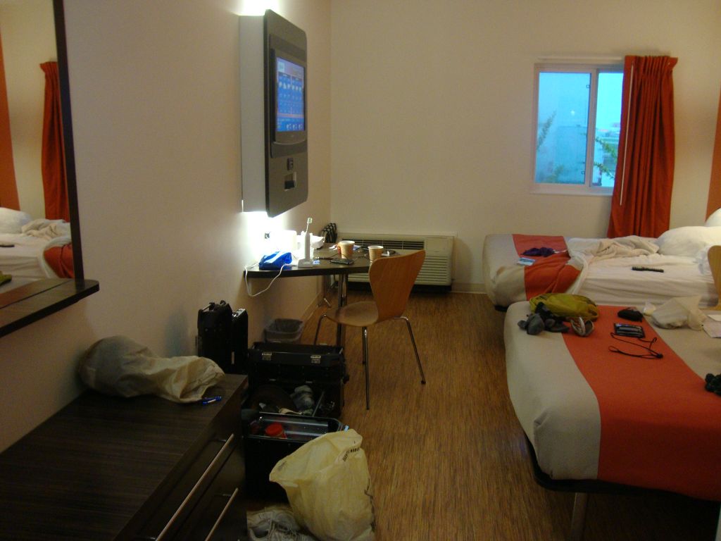 Night 7: The Brandon Motel 6 room was adequate and cheap ($84C). No armchair and I had to fix the shower activating lever, but the next morning found a superb breakfast bar. 