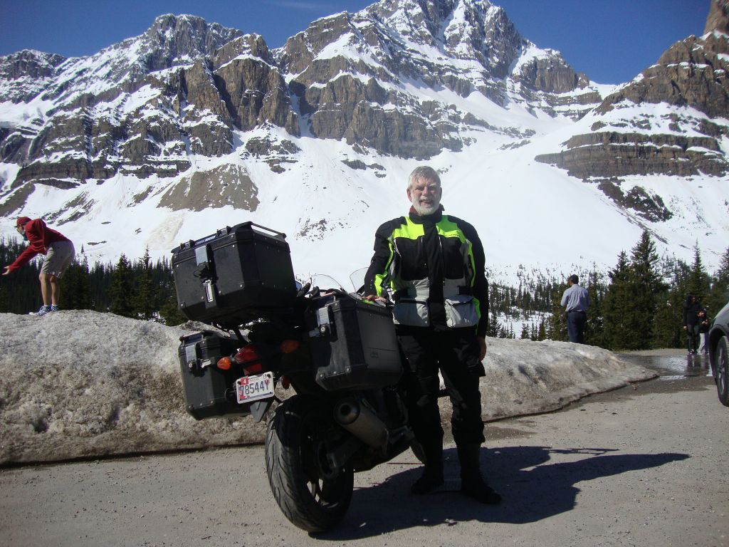 Crowfoot Glacier: A dozen vehicles had stopped at this popular viewpoint, 20 miles north of Lake Louise. I continued on to Jasper, east to Hinton, and north to Grande Cache, ending this great day at the Grande Cache Inn.
