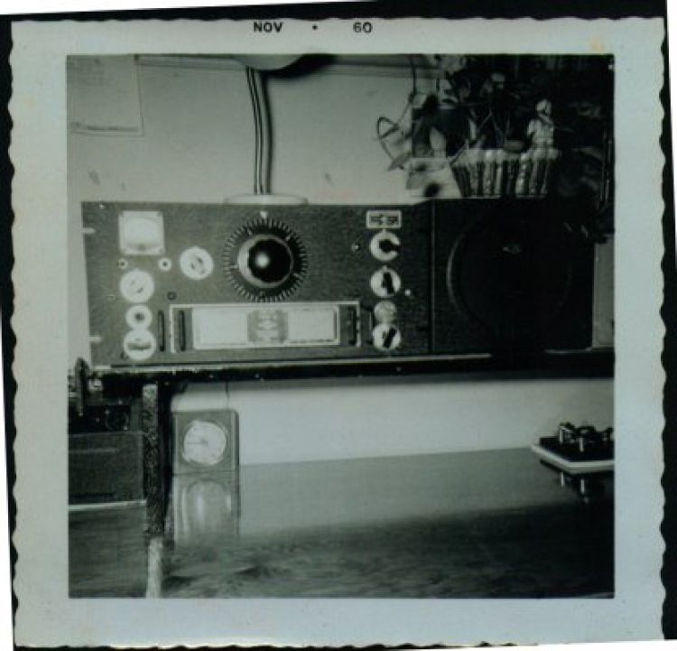 The National HRO-5, with its external power supply at the lower left and matching speaker to the right. The wooden box of additional plug-in coils is out of the photo, to the left.