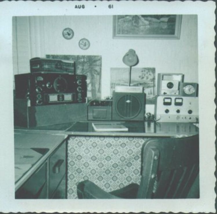 August 1961, back up to the bedroom. This is the beginning of the end; as college and girls entered my life I essentially became inactive for the next 25 years. Components of the rack rig were stored elsewhere.