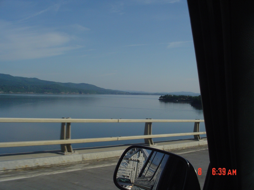 On June 8, 2005, I took a one-day jaunt back to Vermont to pick up the few miles I erroneously missed last summer. [Camera timestamps are 1 hour too early; I forgot Daylight Savings Time.]
