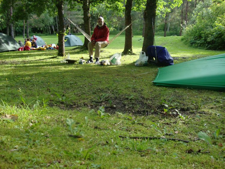 At 2:40 PM I depacked at the designated camping area in Craigellachie's wonderful Fiddich Park. The Canoe Challenge kids showed up a bit later. I was low on food and guidebooks indicated no groceries, but locals pointed me to a great gas station-convenience store a ten-minute walk away. Toffee cake with Kerrygold butter... woah!  