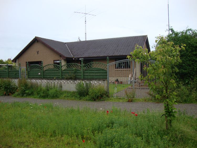 At 9:30 Sunday morning, the gravel Way passed this Fochabers amateur radio operator's house. With my backpack and full rain gear, I was unable to persuade the woman inside to venture out to greet me. I left a waterproof-paper note in the gate but do not know if it was found. (I'd also walked past the house on my mistaken Saturday approach to Fochabers.)