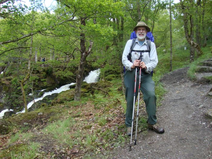 Noon Monday, May 30 (Day 4). Moving north from Rowchoish, I met these waterfalls at Inversnaid. There's a fancy hotel there --- I just passed by!