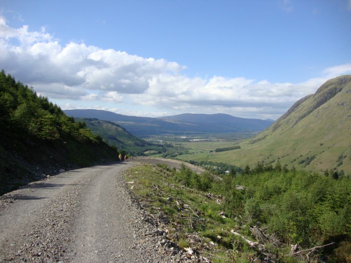 On the road descending toward Glen Nevis. This was a long and sometimes steep descent (bicyclists were warned to dismount!), especially with a strained ankle and shin! 5:00 PM.